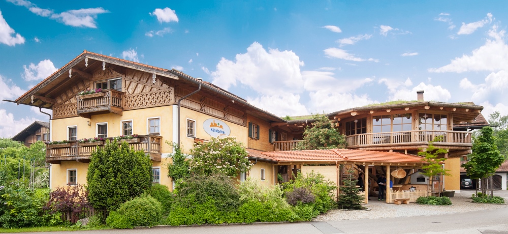 https://2024.koehldorfner.de/wp-content/uploads/2017/02/köhldorfner-bürogebäude-mit-baumhaus-MG0452-121218-1000x460.jpg