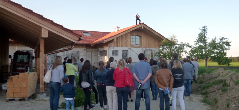 https://2024.koehldorfner.de/wp-content/uploads/2018/05/20180502-köhldorfner-musterhaus-hebfeier.jpg