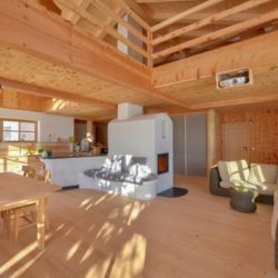 Köhldorfner Musterhaus, offener Wohnraum mit Galerie
