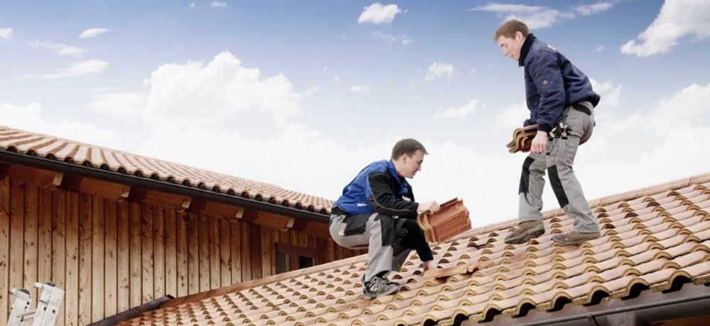 https://2024.koehldorfner.de/wp-content/uploads/2019/10/koehldorfner-holzbau-dachinspektion-1000x460.jpg