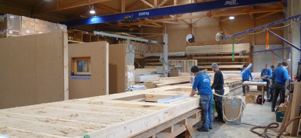 https://2024.koehldorfner.de/wp-content/uploads/2019/11/20191105-koehldorfner-holzhaus-oase-thalham-vormontage-P1020016-1000x460-1.jpg
