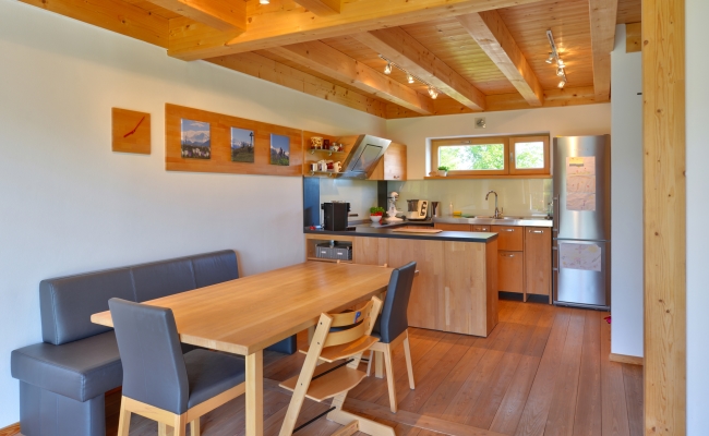 https://2024.koehldorfner.de/wp-content/uploads/2022/02/massivholzhaus_ober_sonne650pix011.jpg